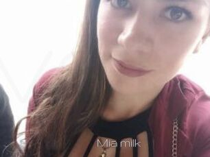 Mia_milk